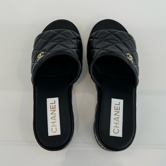 CHANEL 23C BLACK LEATHER PLATFORM SLIDE SANDALS SIZE IT 38 / US 8 - Picture 12 of 15